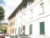 In modesto contesto appartamento mq. 80 ristrutturato, attualmente bilocale con ripostiglio grande, possibilità con piccola modifica di ricavare seconda camera, cantina nell'interrato. Contenute spese condominiali.